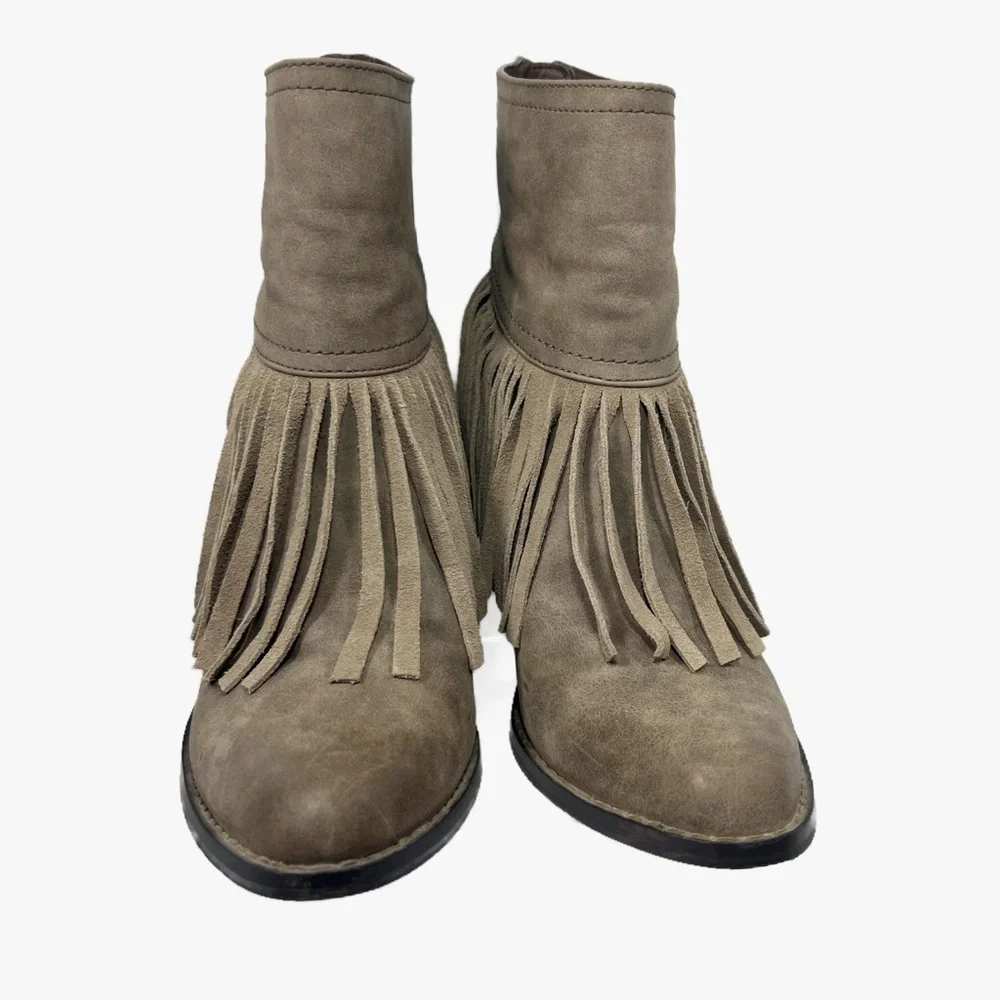 Very Volatile Neutral Tan Fringed Ankle Boots Back Zip Womens size 8
